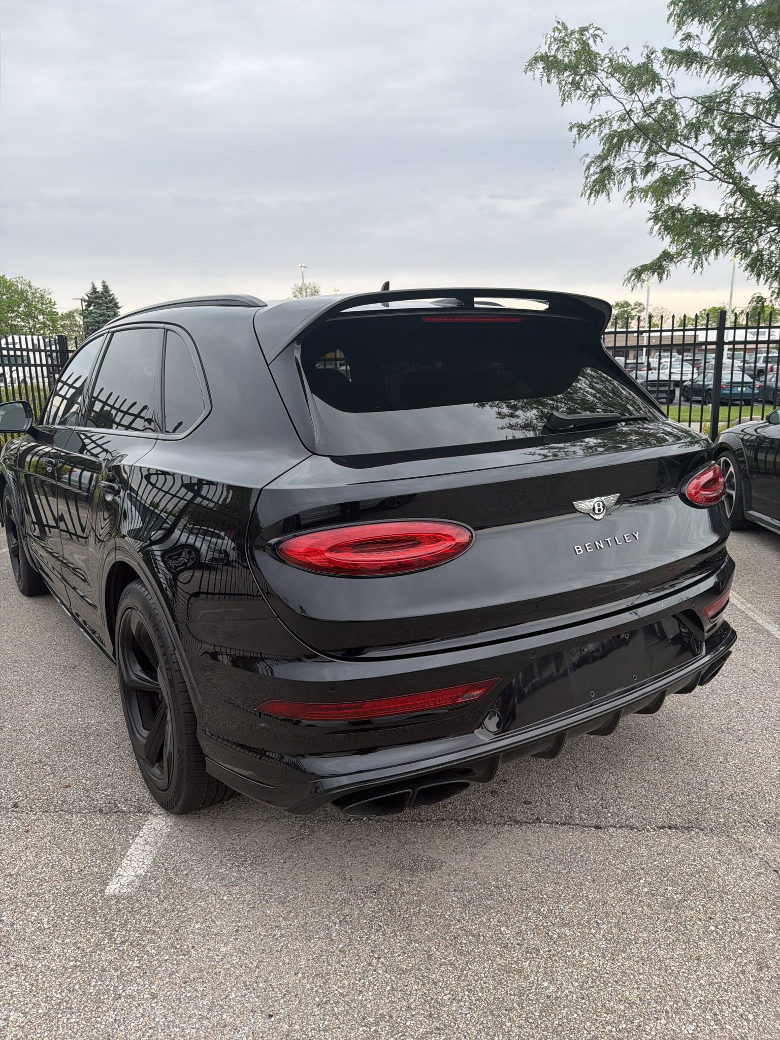 Used 2022 Bentley Bentayga AWD/4WD image 4