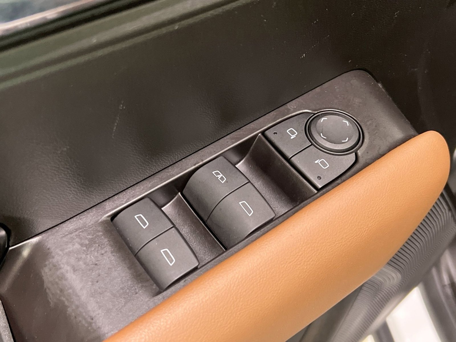 Used 2024 GMC Canyon AT4 w/ Technology Package image 29