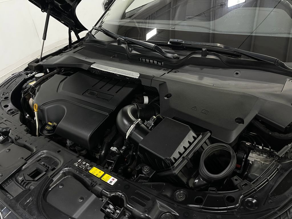 Used 2020 Land Rover Range Rover Evoque SE image 29