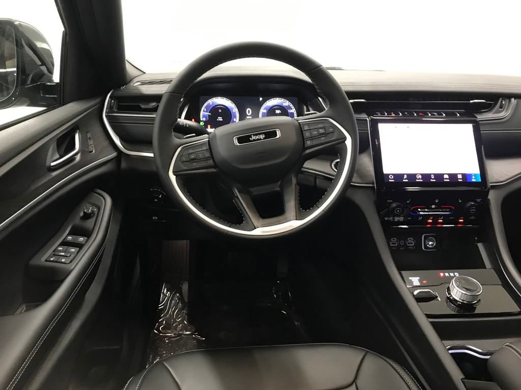 New 2025 Jeep Grand Cherokee L Limited image 33