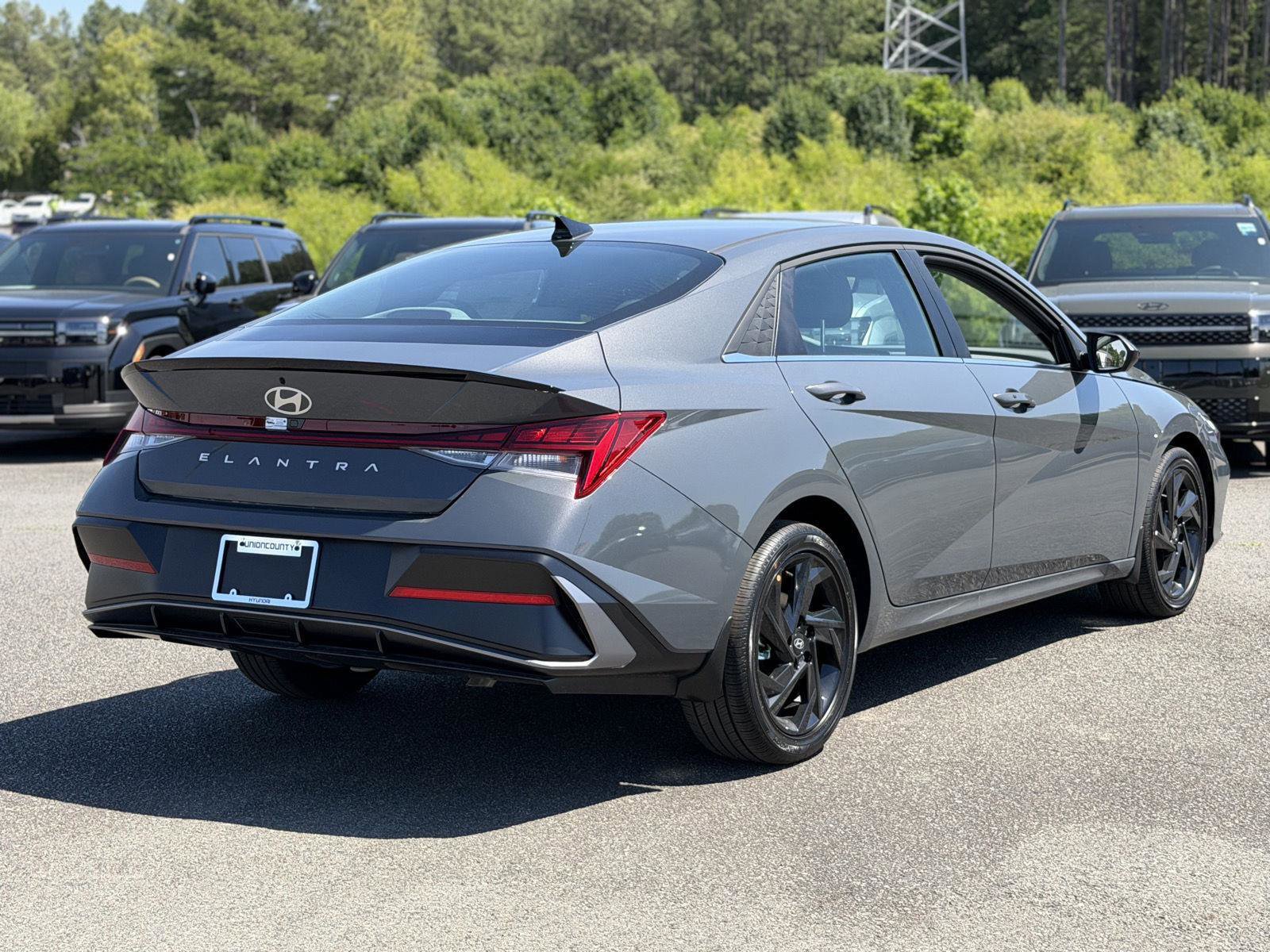 New 2026 Hyundai Elantra SEL Sport FWD image 3