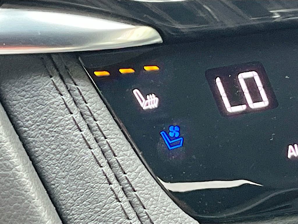 Used 2024 Cadillac XT6 Premium Luxury w/ LPO, Floor Liner Package image 20