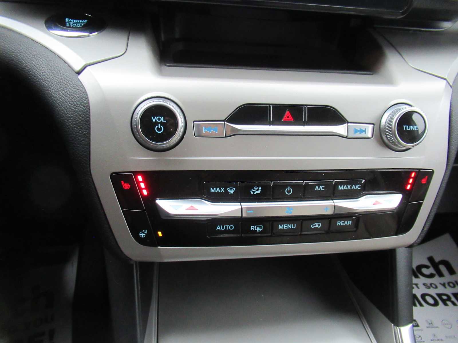 Used 2022 Ford Explorer XLT w/ Equipment Group 202A image 25