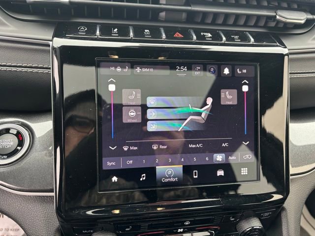 Used 2022 Jeep Grand Cherokee Altitude image 11