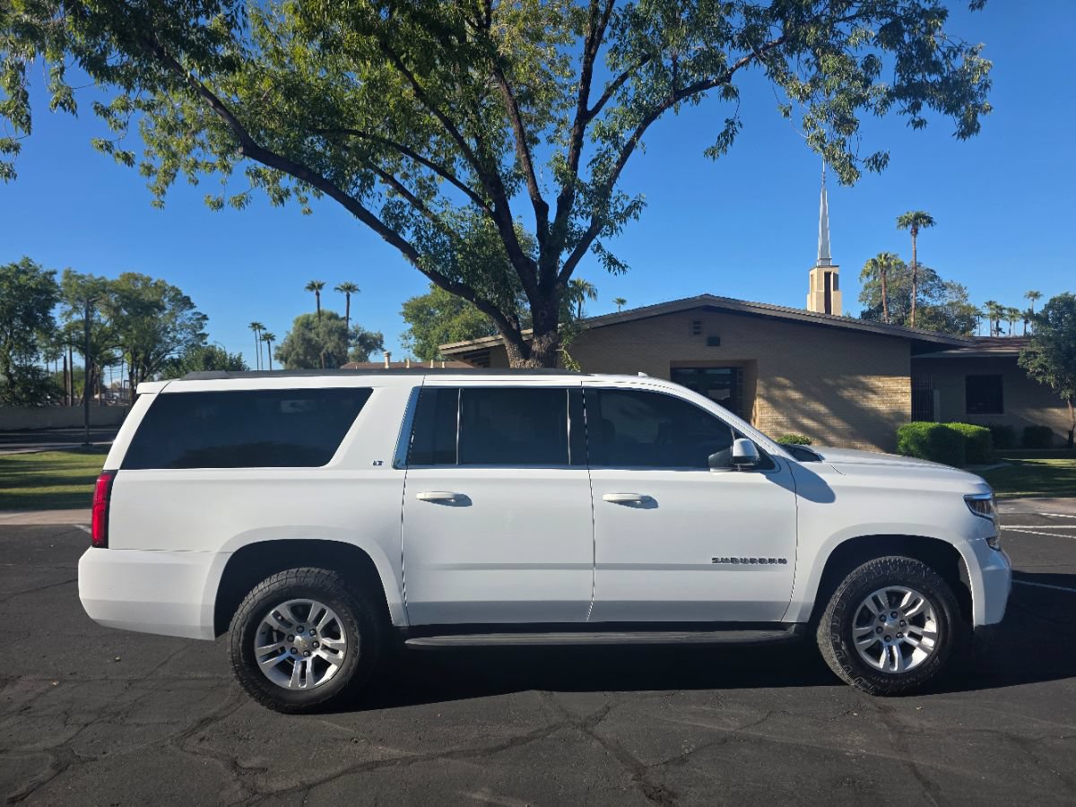Used 2020 Chevrolet Suburban LT RWD image 1