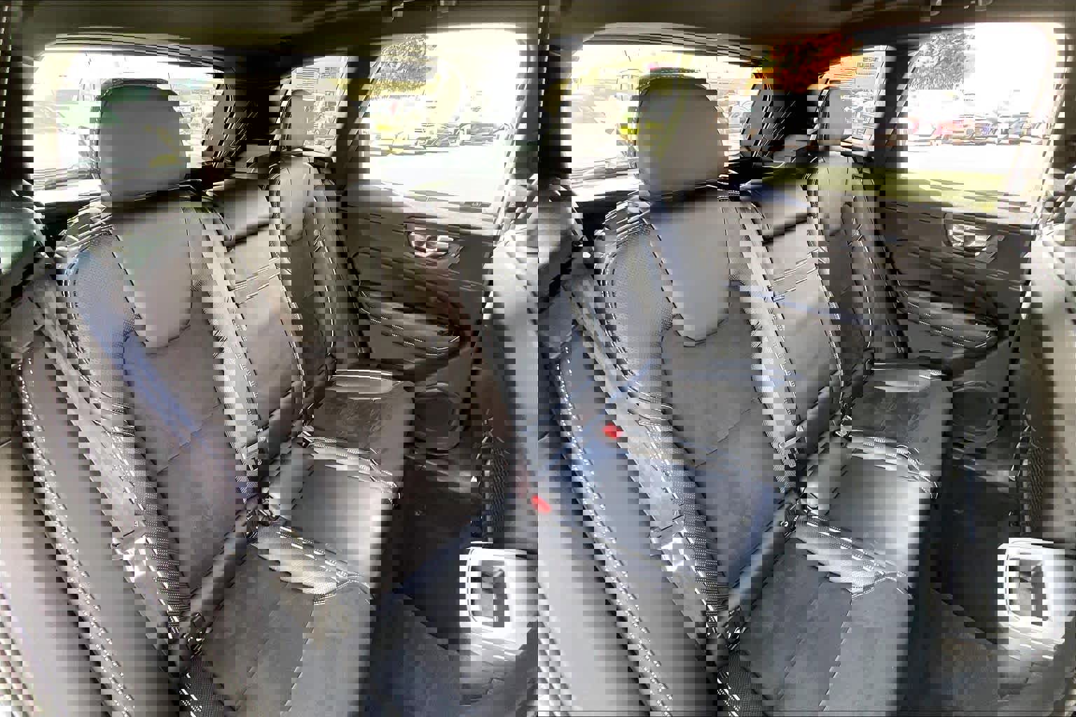 Used 2018 Volvo XC60 T5 R-Design w/ Convenience Package image 17