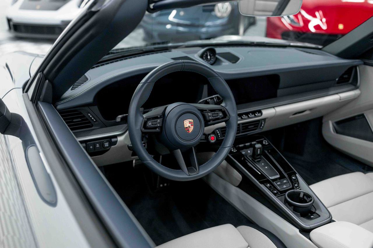 Used 2025 Porsche 911 Carrera S RWD image 2
