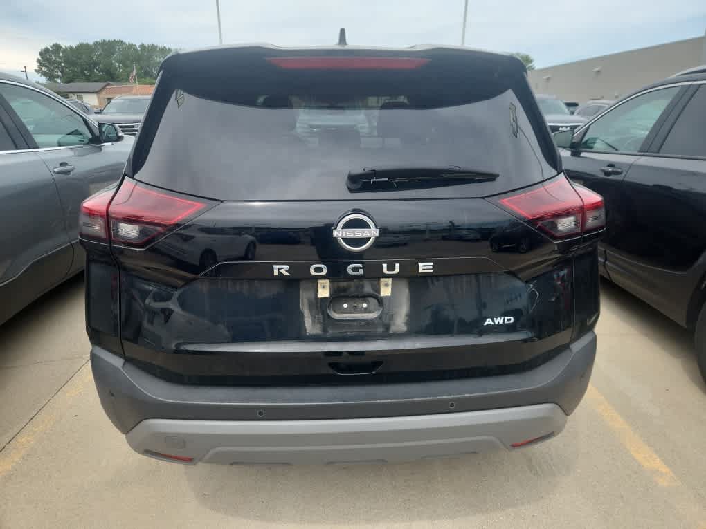 Used 2023 Nissan Rogue S AWD/4WD image 6