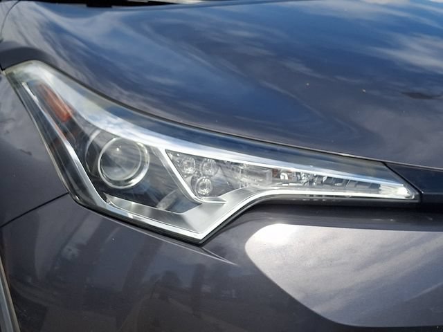 Used 2019 Toyota C-HR LE FWD image 5