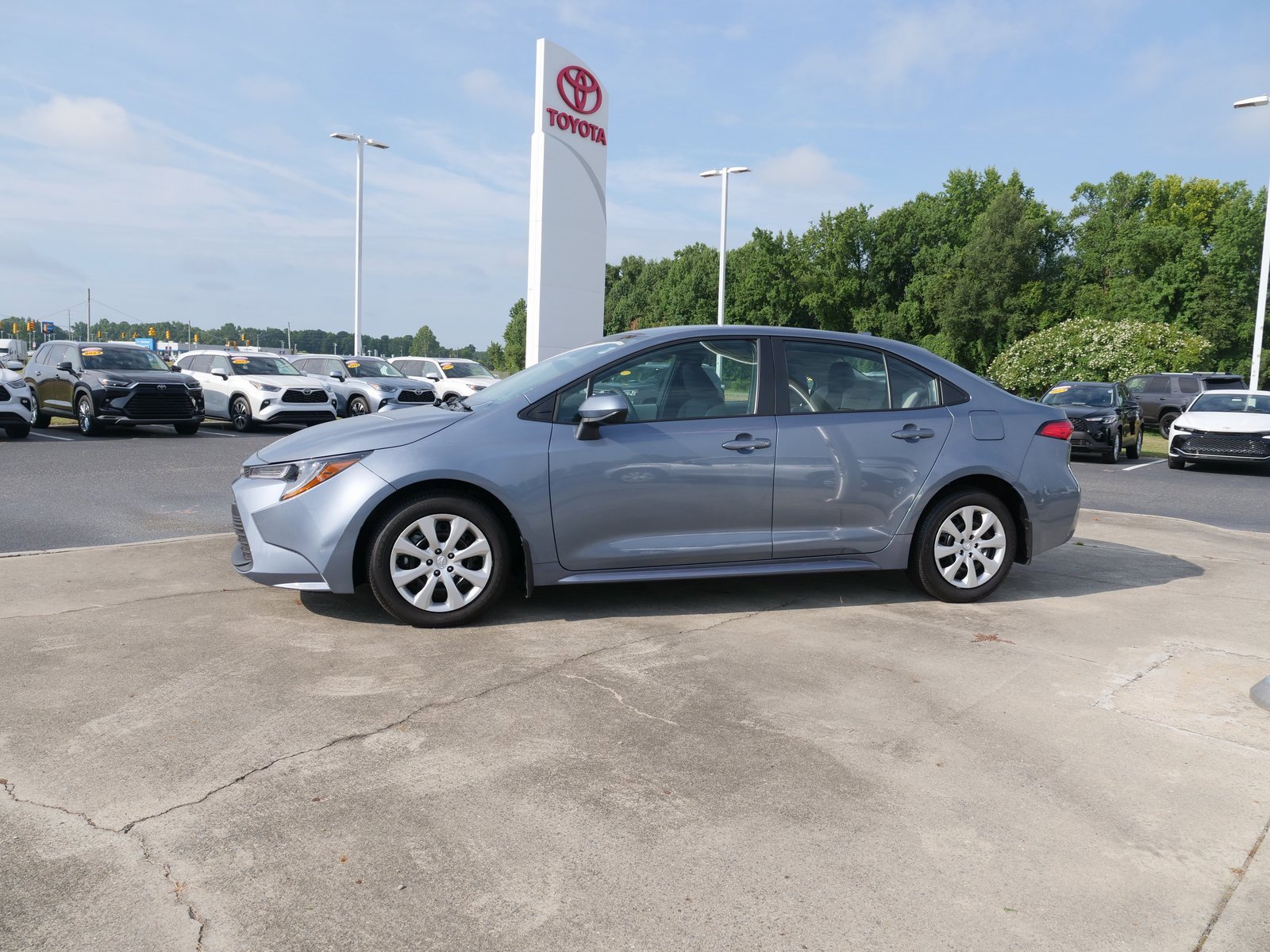 Used 2025 Toyota Corolla LE image 7