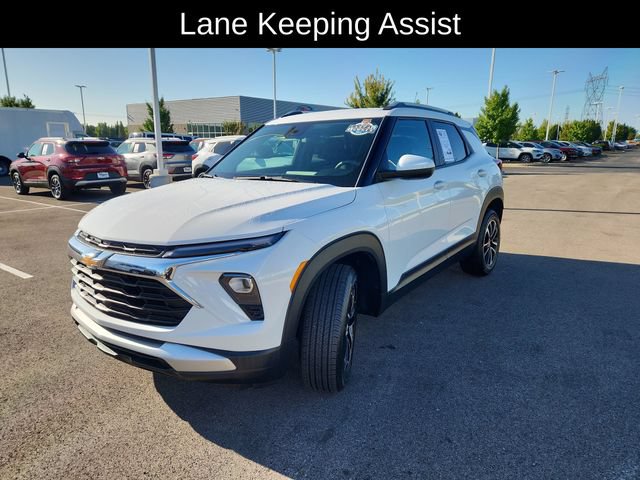 Used 2025 Chevrolet TrailBlazer LT AWD/4WD image 3