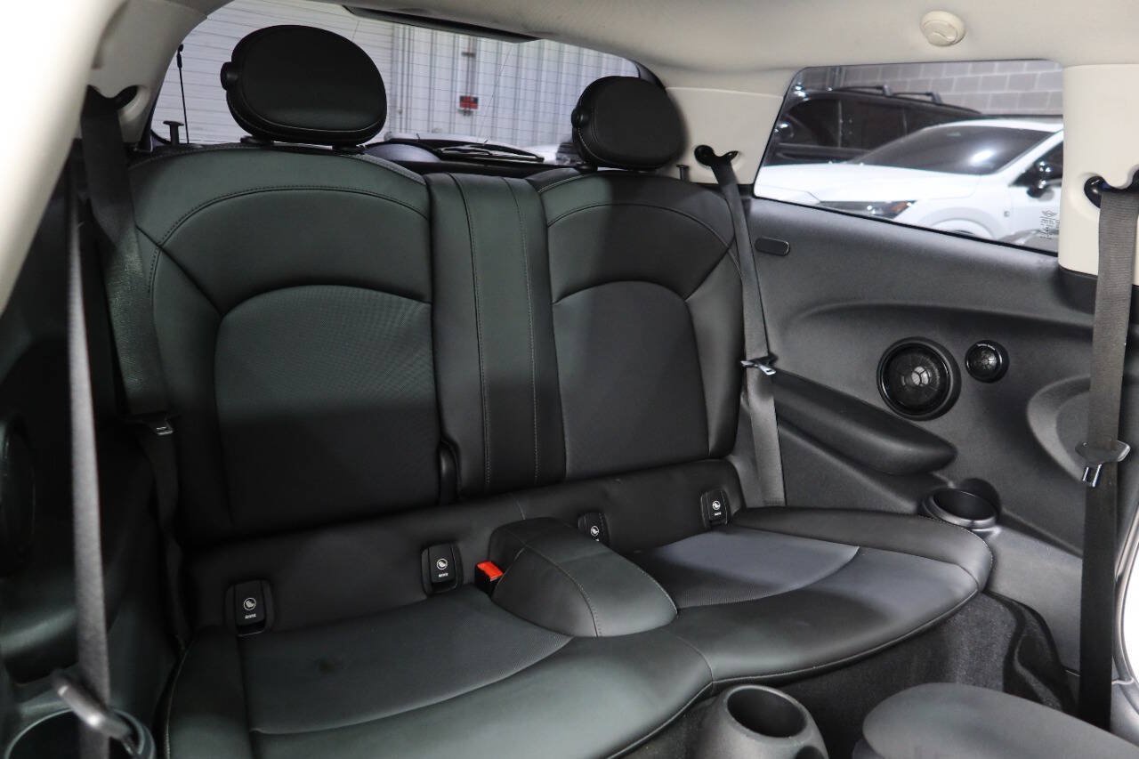 Used 2019 MINI Cooper S w/ Signature Upholstery Package FWD image 14