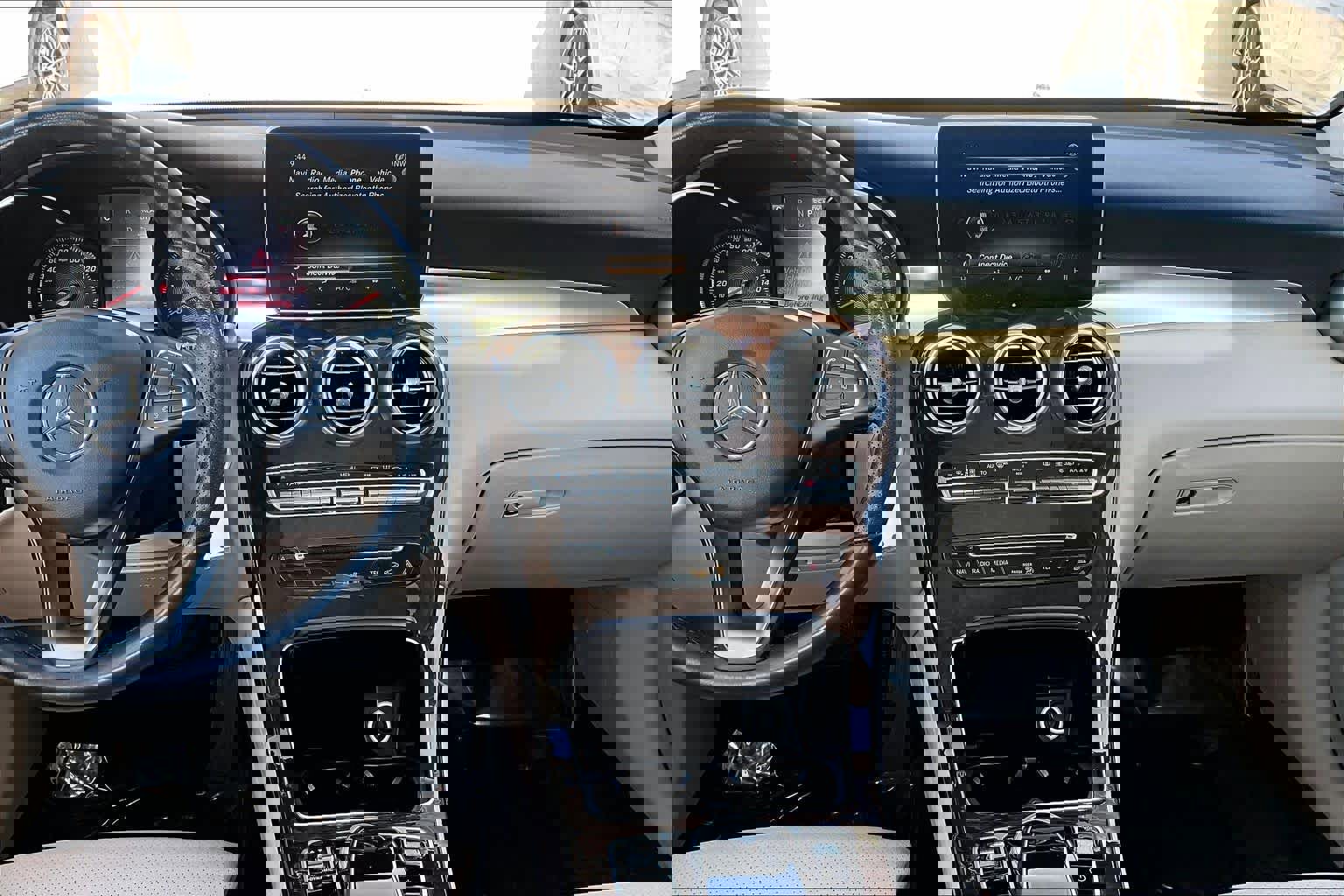 Used 2019 Mercedes-Benz GLC 350e 4MATIC image 7