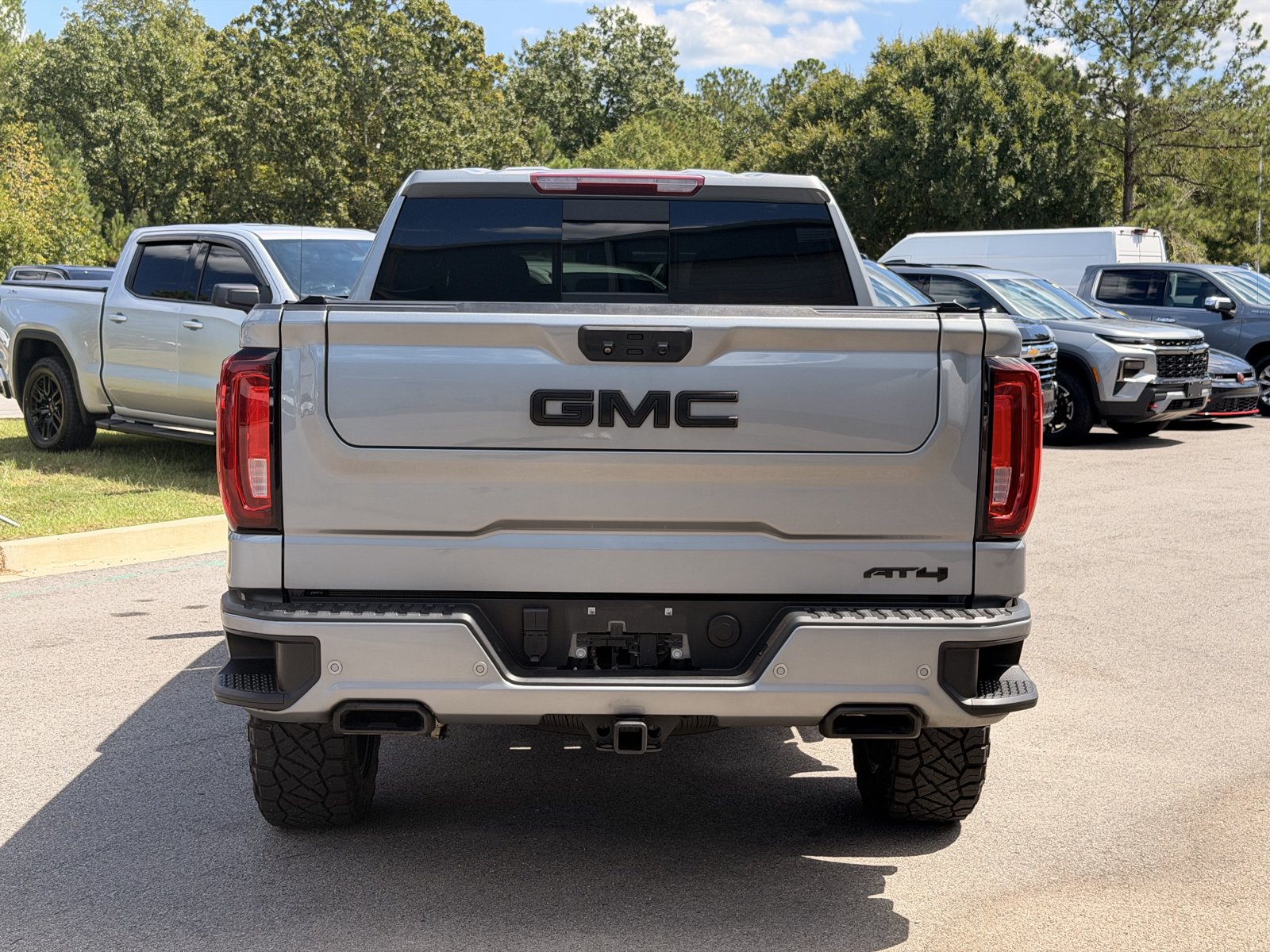 Used 2023 GMC Sierra 1500 AT4 w/ AT4 Preferred Package AWD/4WD image 11