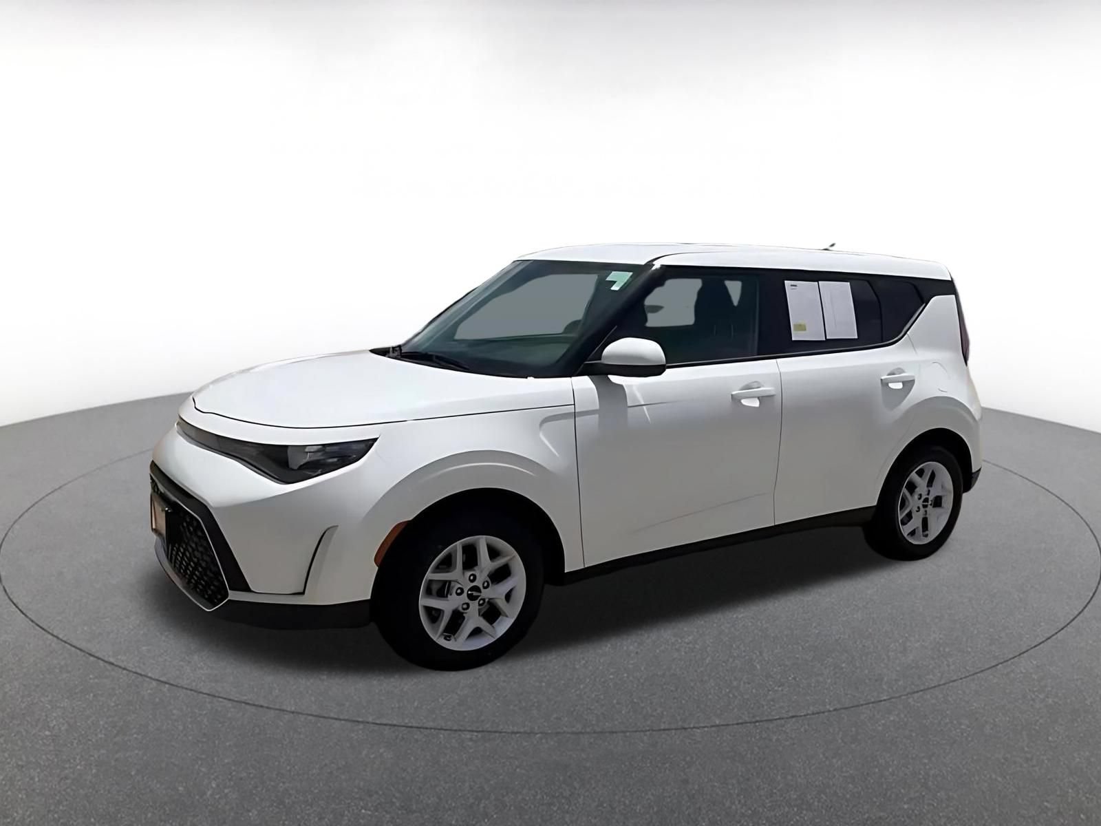 Used 2025 Kia Soul LX w/ LX Technology Package FWD image 8
