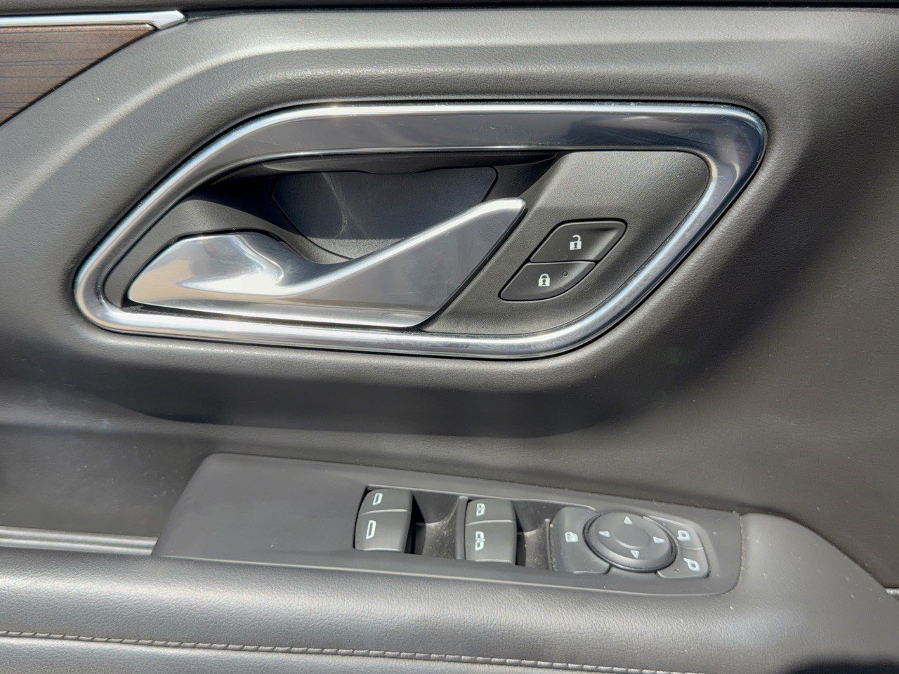 Used 2023 GMC Yukon SLE RWD image 15