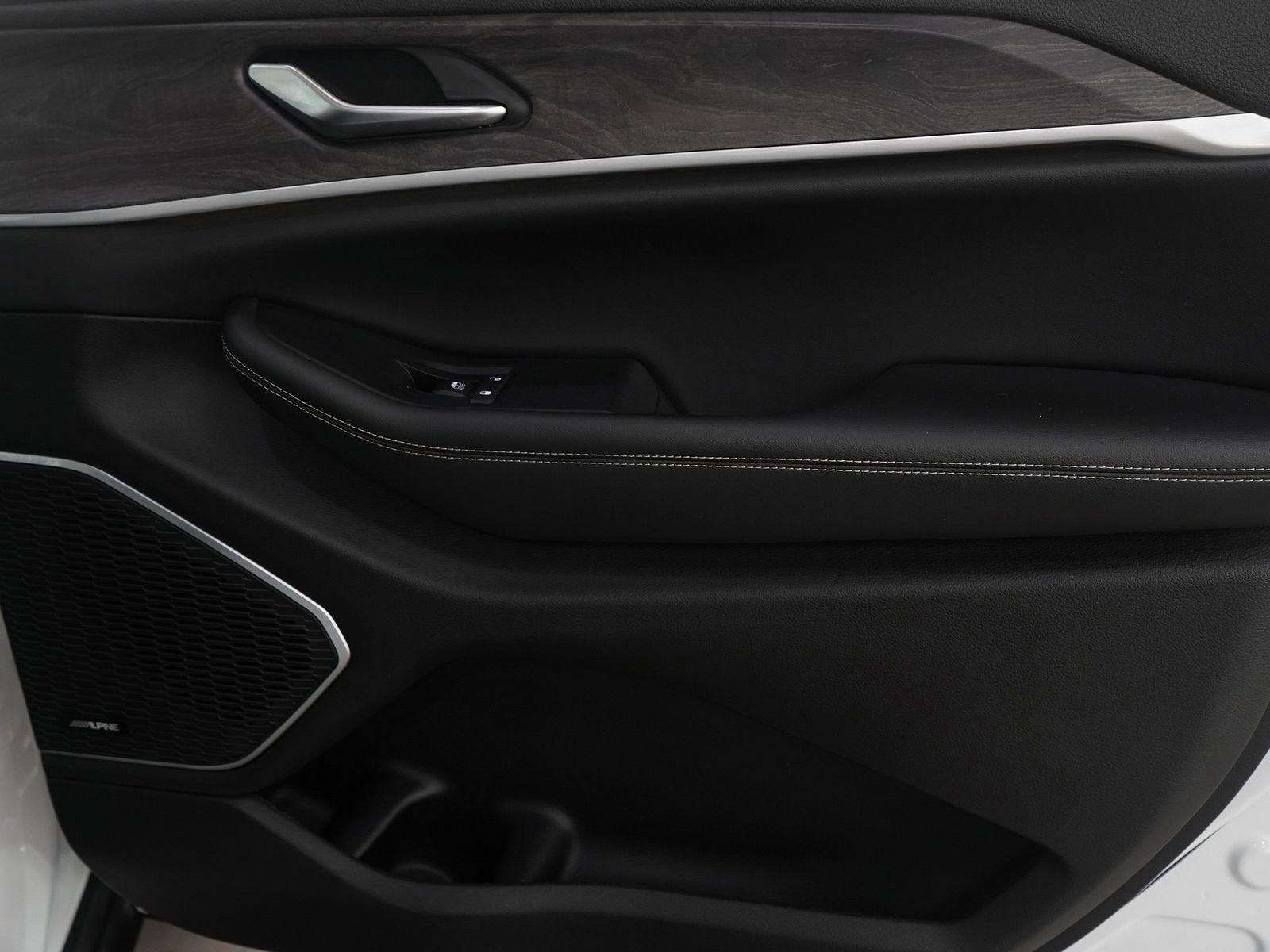 Used 2023 Jeep Grand Cherokee 4WD 4xe image 9