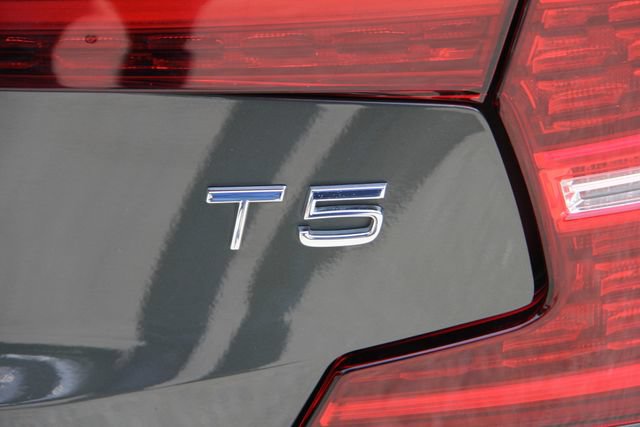 Used 2020 Volvo S60 T5 Momentum FWD image 10