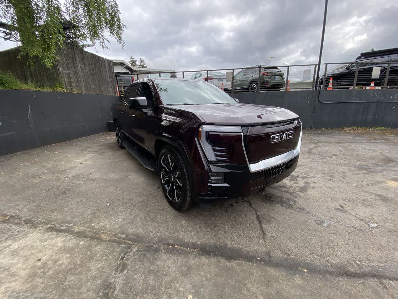 Used 2025 GMC Sierra EV Denali AWD/4WD image 8