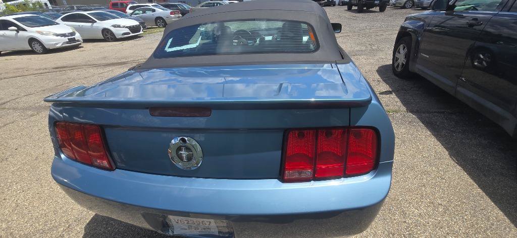 Used 2007 Ford Mustang Convertible RWD image 7