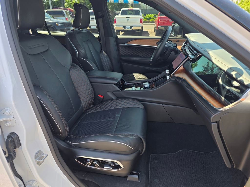 Used 2025 Jeep Grand Cherokee L Summit AWD/4WD image 31