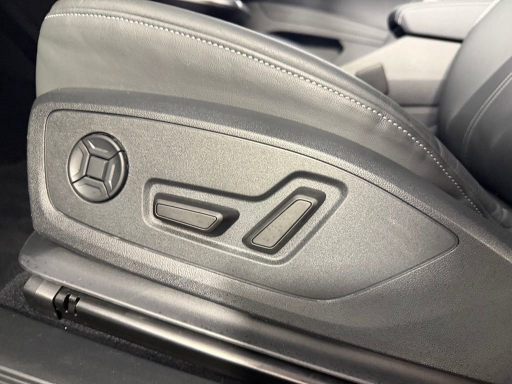 Used 2024 Audi Q4 e-tron Premium Plus w/ Premium Plus AWD/4WD image 25