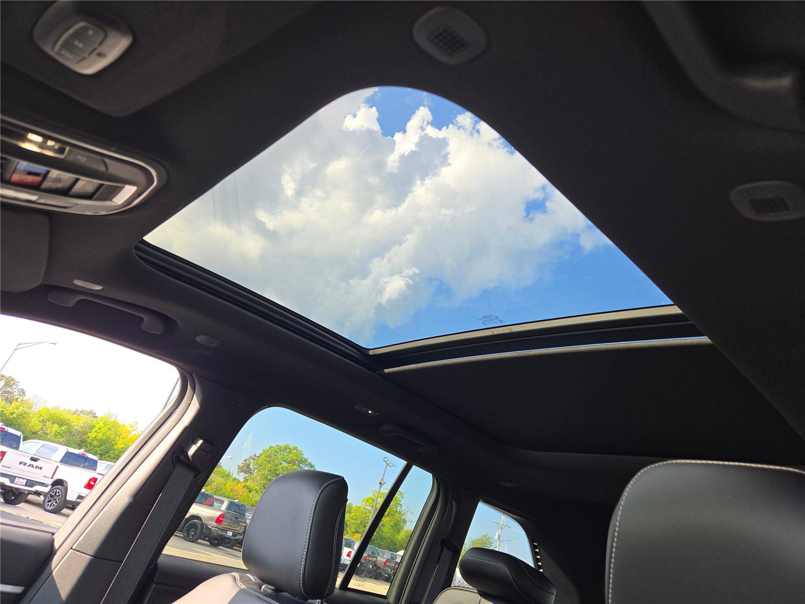 New 2025 Jeep Grand Cherokee Limited w/ Black Appearance Package image 30