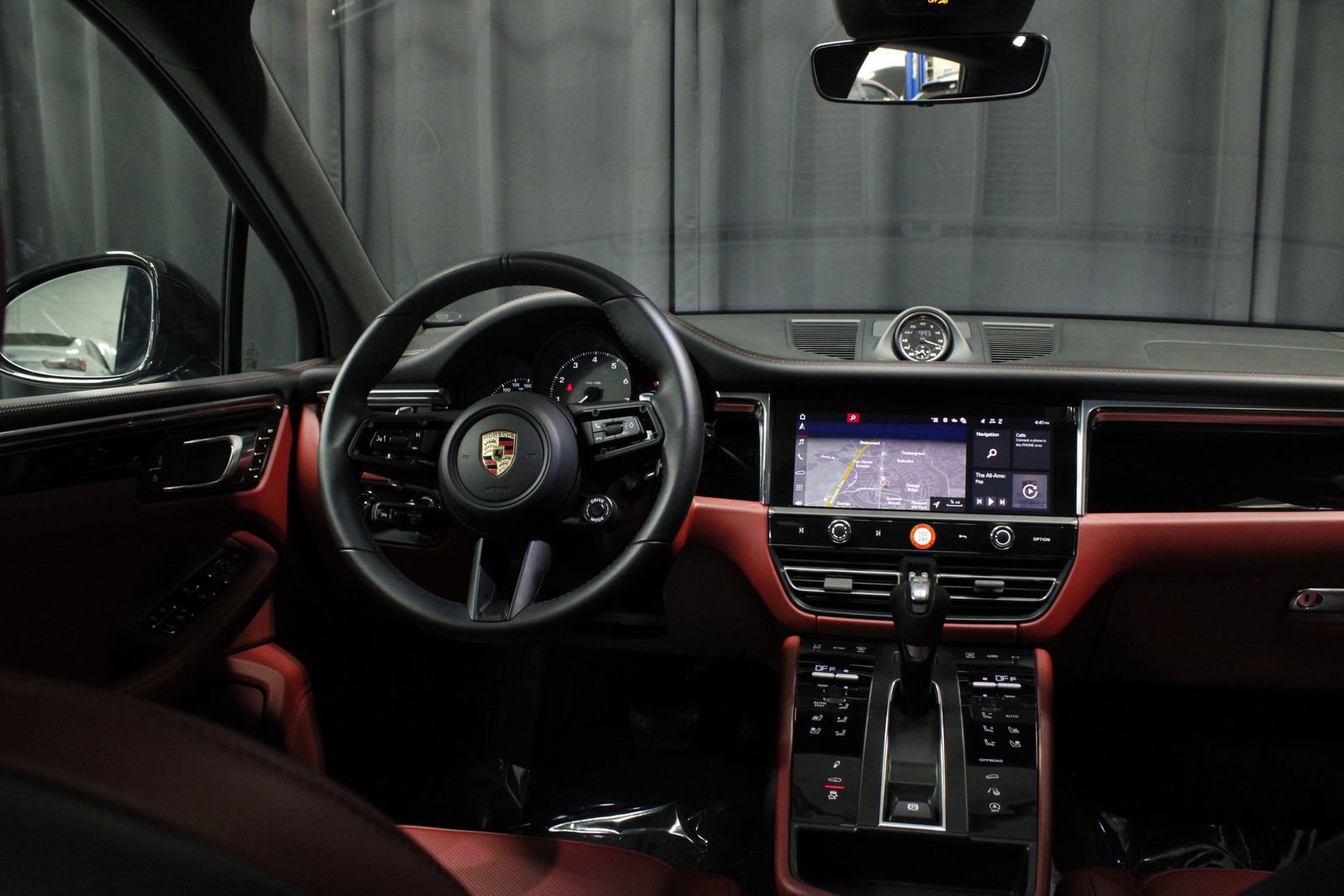 Certified 2025 Porsche Macan S AWD/4WD image 11