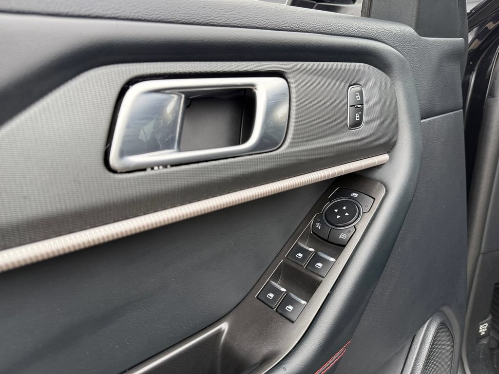 Used 2025 Ford Explorer ST-Line AWD/4WD image 19
