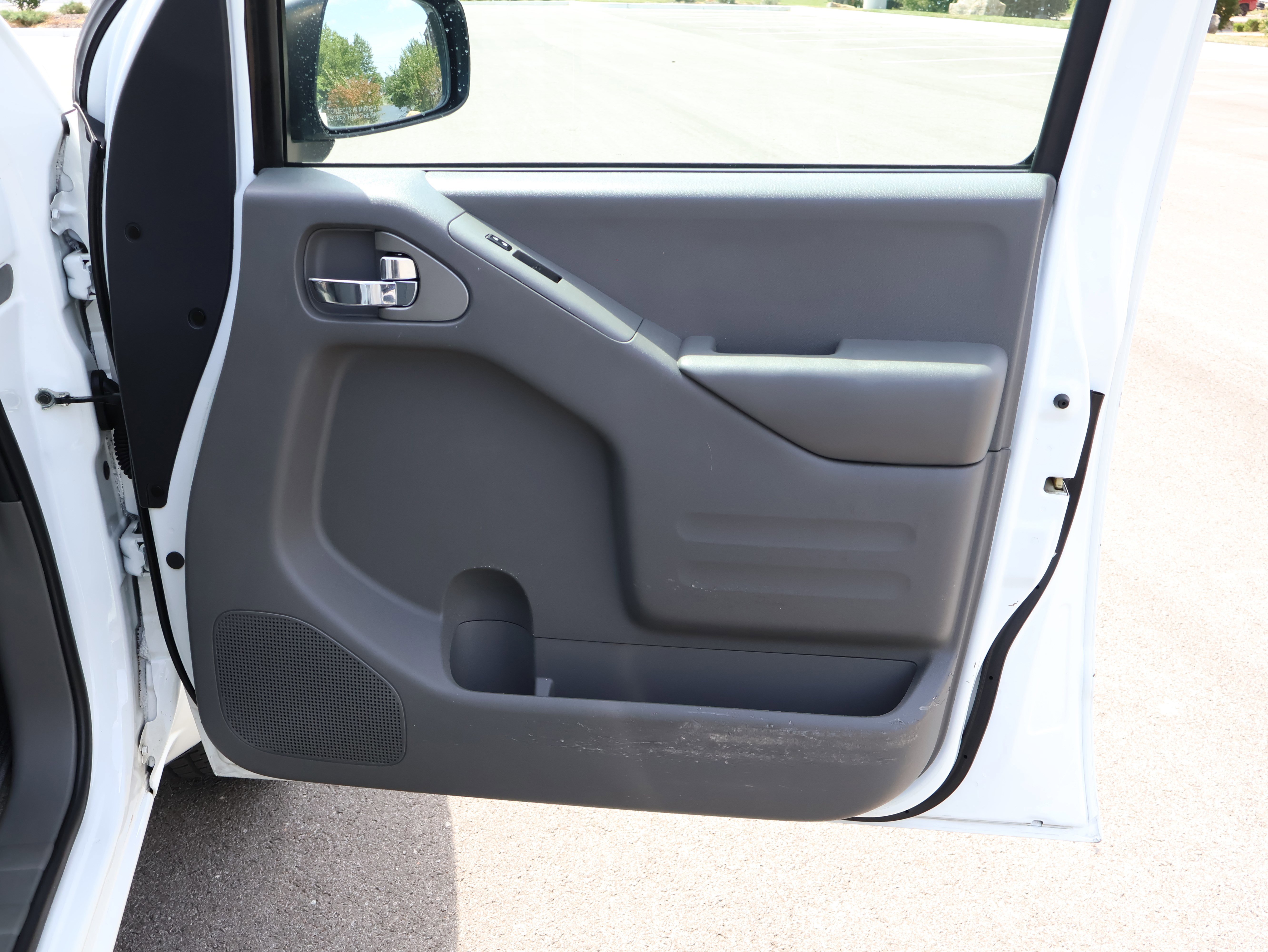 Used 2017 Nissan Frontier SV image 11