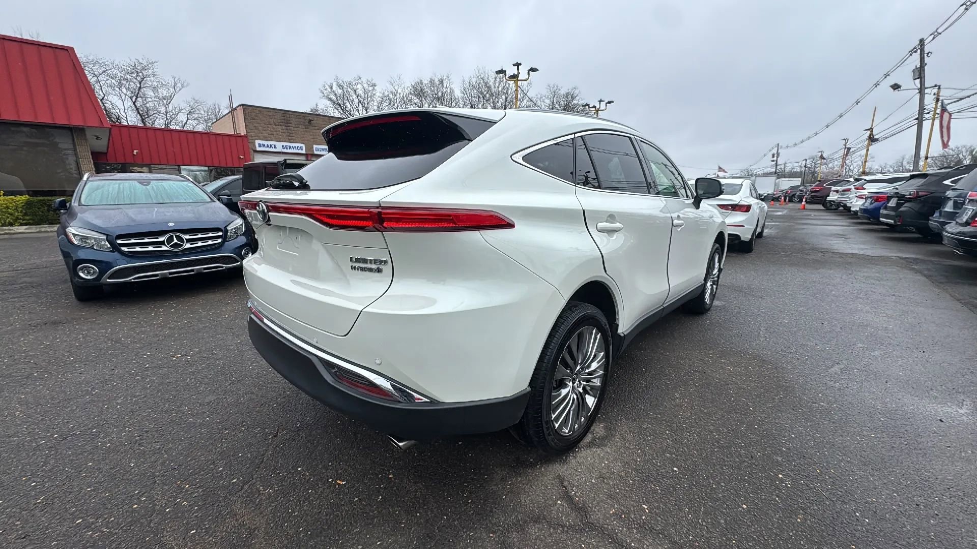 Used 2021 Toyota Venza Limited w/ Advanced Technology Package image 5