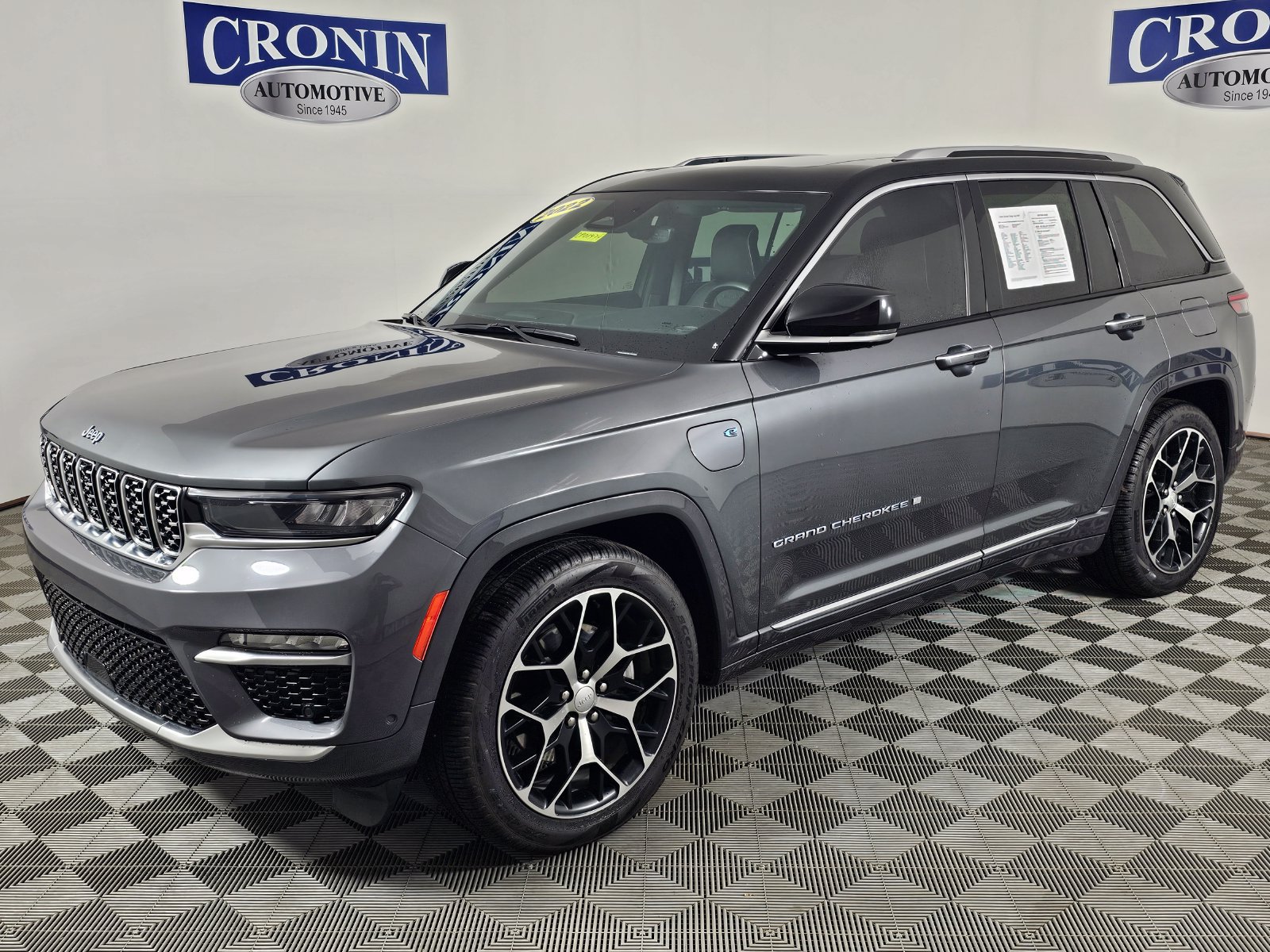 Used 2022 Jeep Grand Cherokee Summit AWD/4WD image 46