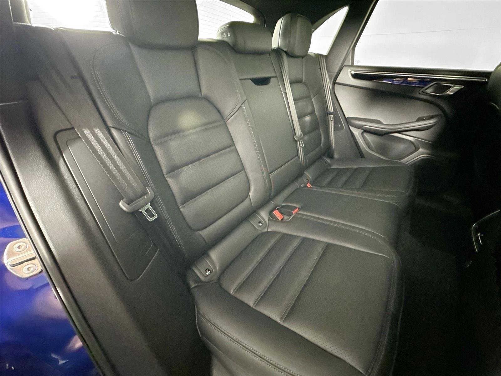 Certified 2026 Porsche Macan Turbo AWD/4WD image 27