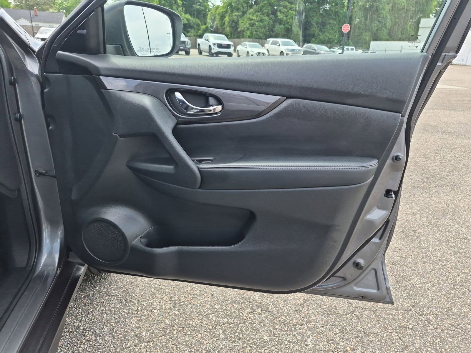 Used 2020 Nissan Rogue SV FWD image 26