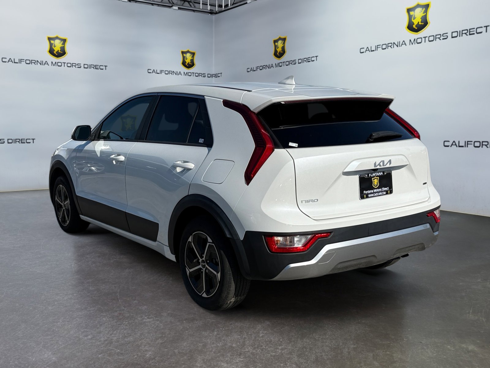 Used 2024 Kia Niro LX FWD image 3