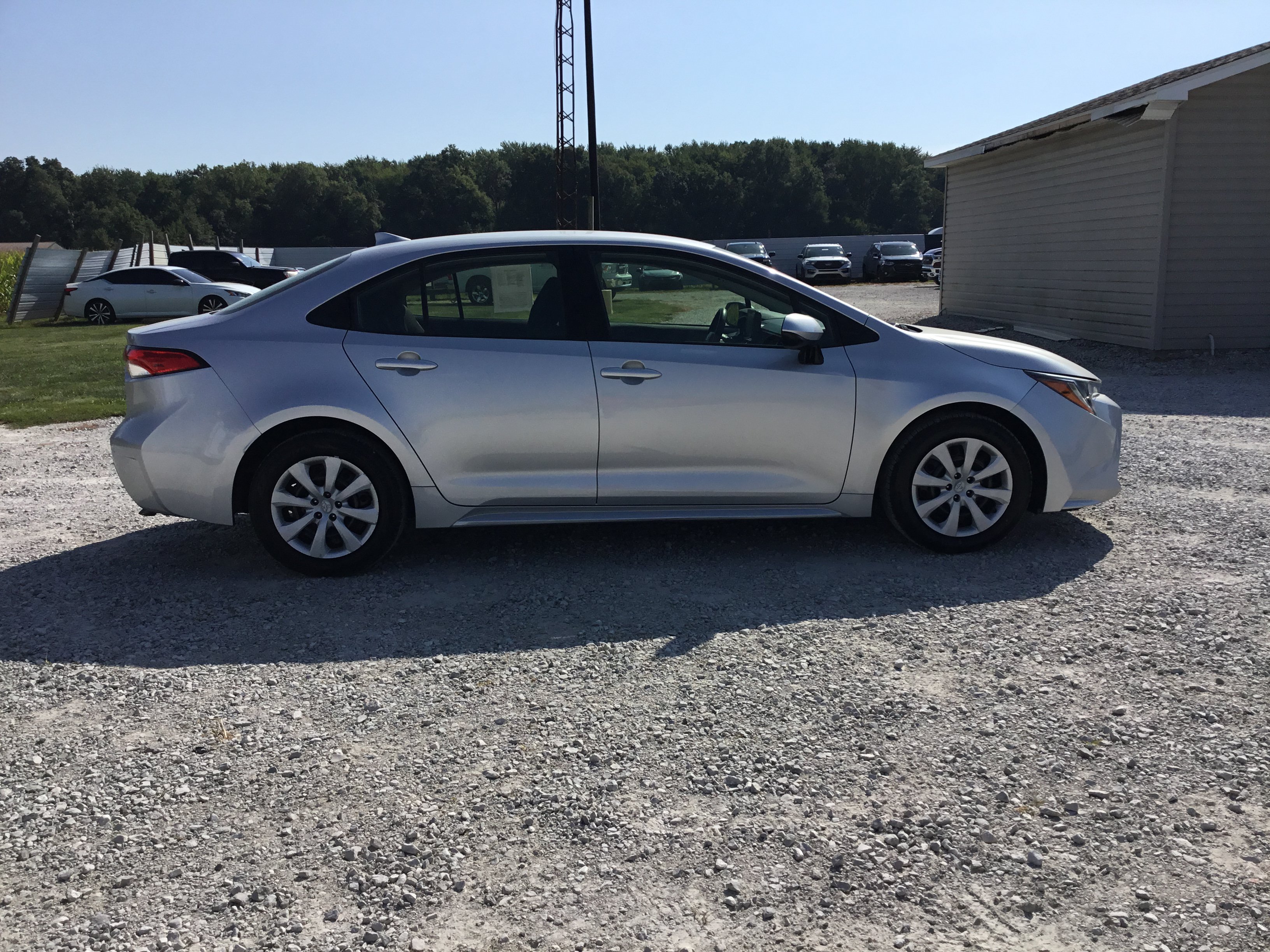 Used 2022 Toyota Corolla LE FWD image 2
