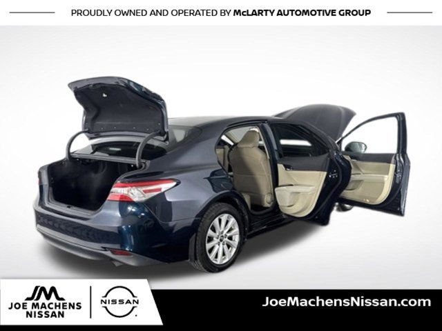 Used 2018 Toyota Camry LE FWD image 17