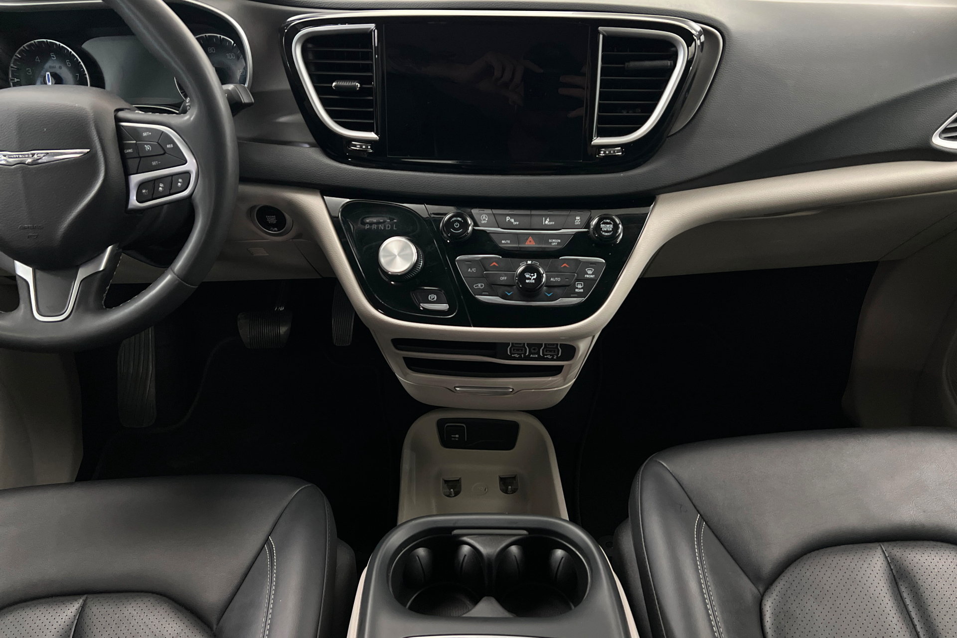 Used 2024 Chrysler Pacifica Touring-L FWD image 14