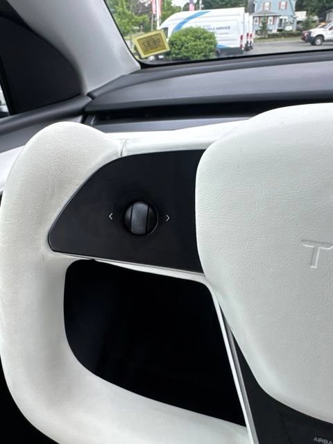 Used 2024 Tesla Model Y 2WD image 22