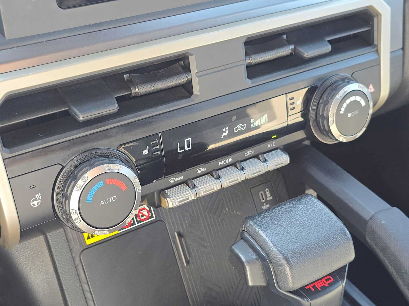 Used 2024 Toyota Tacoma TRD Off-Road w/ TRD Off Road Upgrade Package AWD/4WD image 34