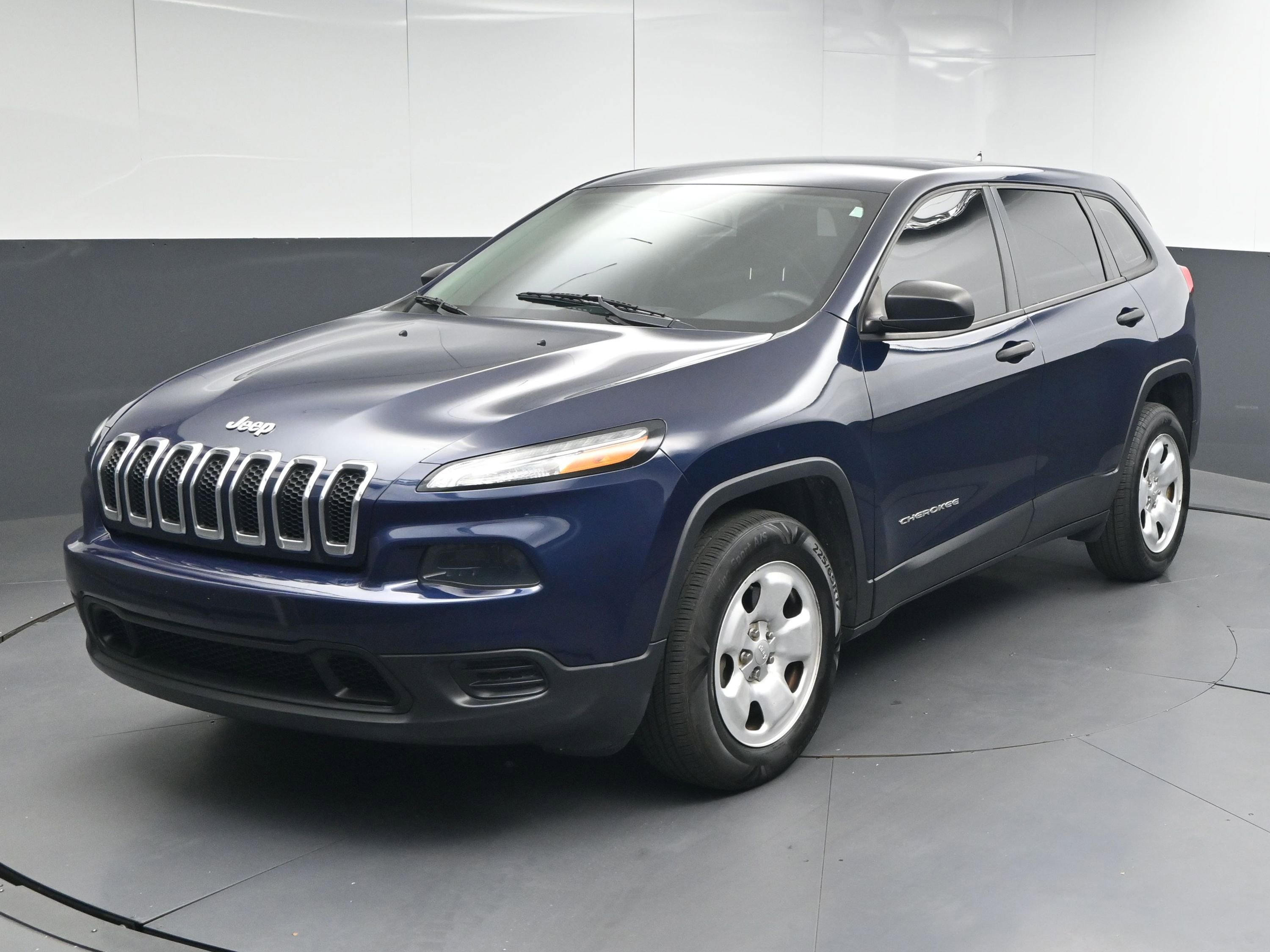 Used 2016 Jeep Cherokee Sport image 4