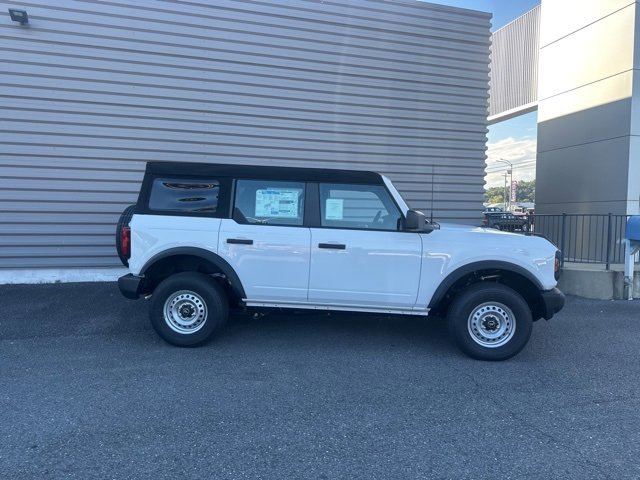 New 2025 Ford Bronco 4-Door image 2