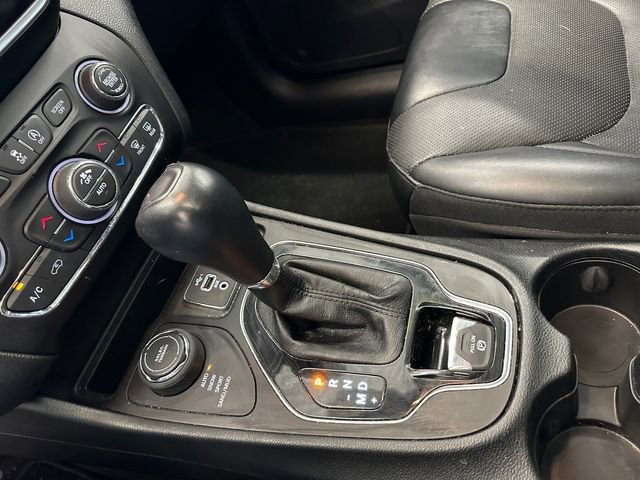 Used 2022 Jeep Cherokee Limited AWD/4WD image 31