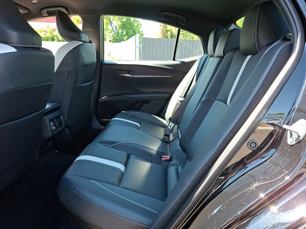 Used 2026 Toyota Camry Hybrid FWD image 10