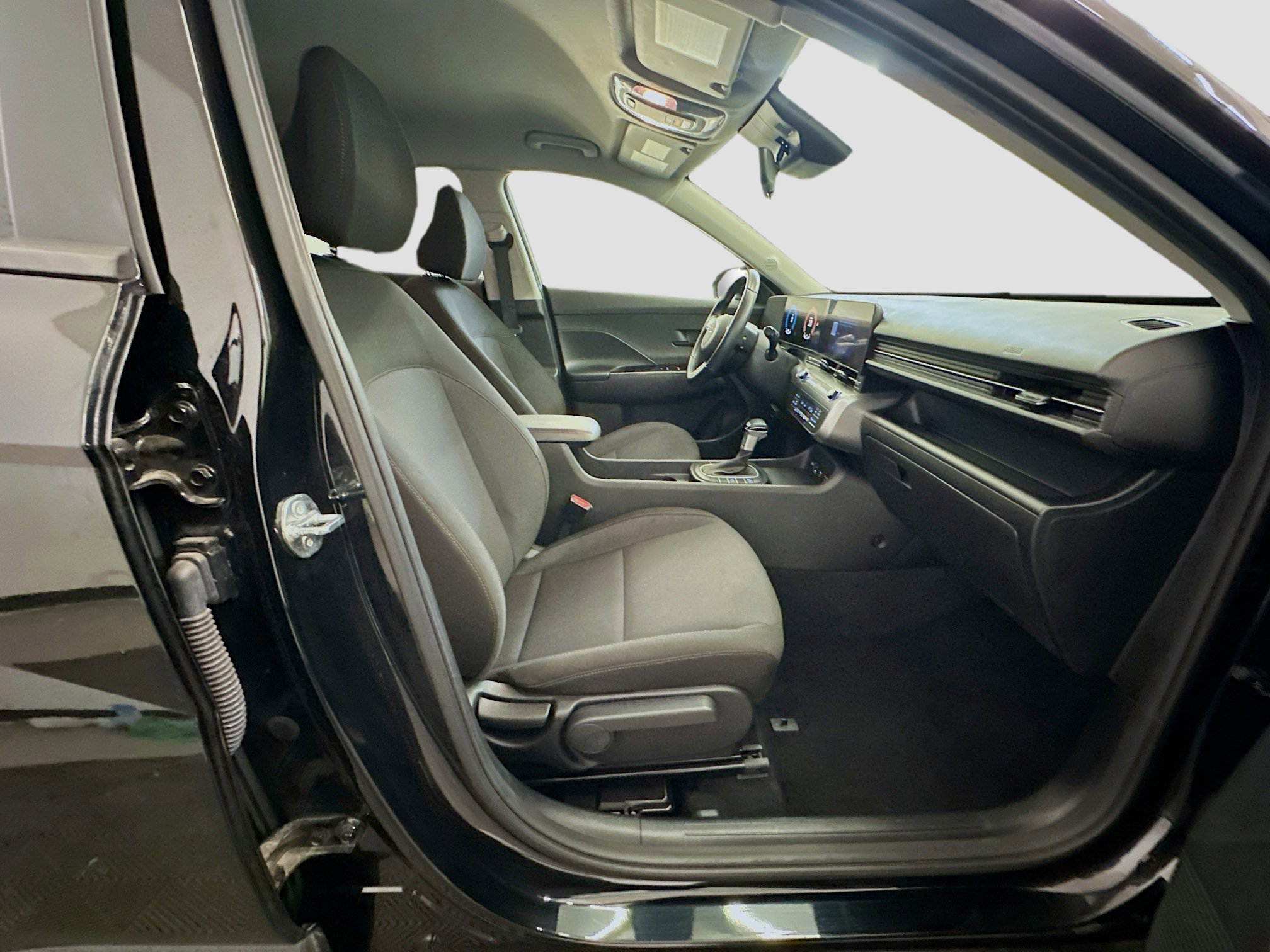 Used 2025 Hyundai Kona SEL image 31