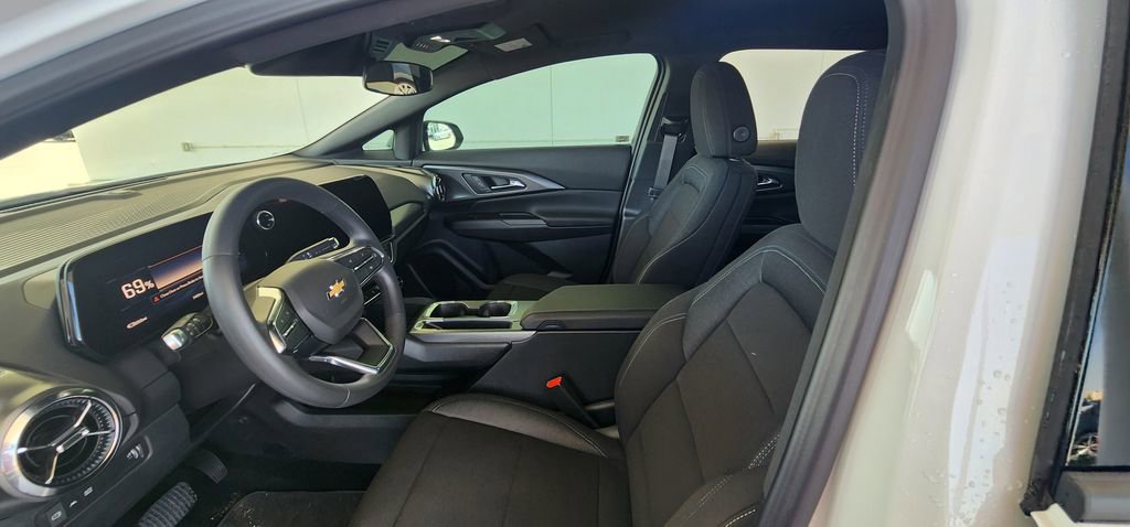 Used 2026 Chevrolet Equinox EV LT image 14