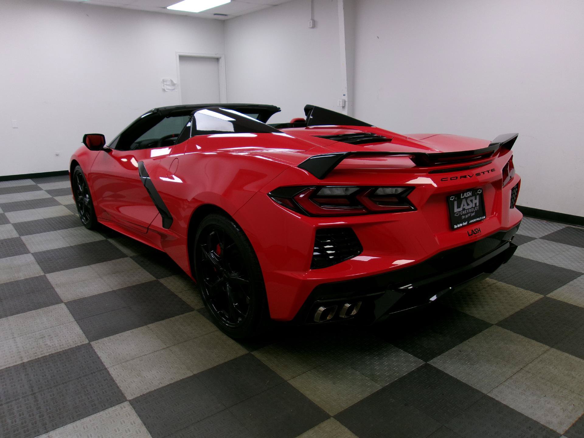 Used 2024 Chevrolet Corvette Stingray Premium Conv w/ Z51 Performance Package RWD image 2