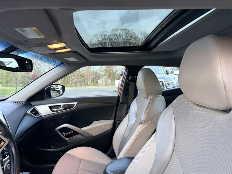 Used 2014 Hyundai Veloster w/ Technology Package 03 FWD image 21