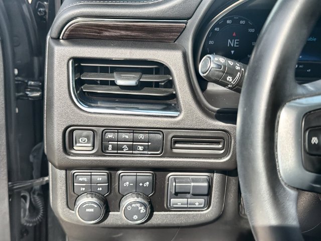 Used 2023 Chevrolet Tahoe Z71 w/ Luxury Package AWD/4WD image 17