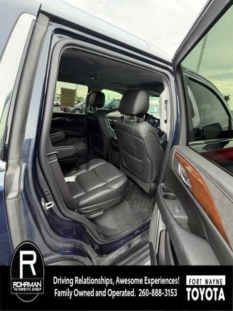 Used 2019 Cadillac Escalade Luxury AWD/4WD image 10